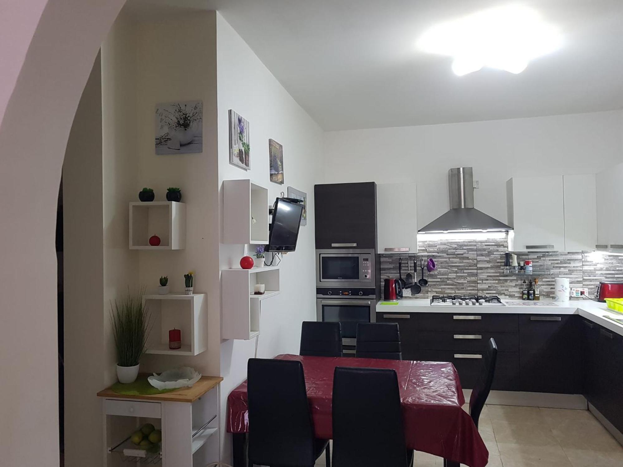 Apartamento Inessa'S Flat Pietà Exterior foto